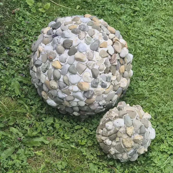 Keibollen met bloemen, handgemaakt tuinobject