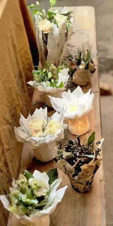 Voorjaarspotjes met witte bloemen